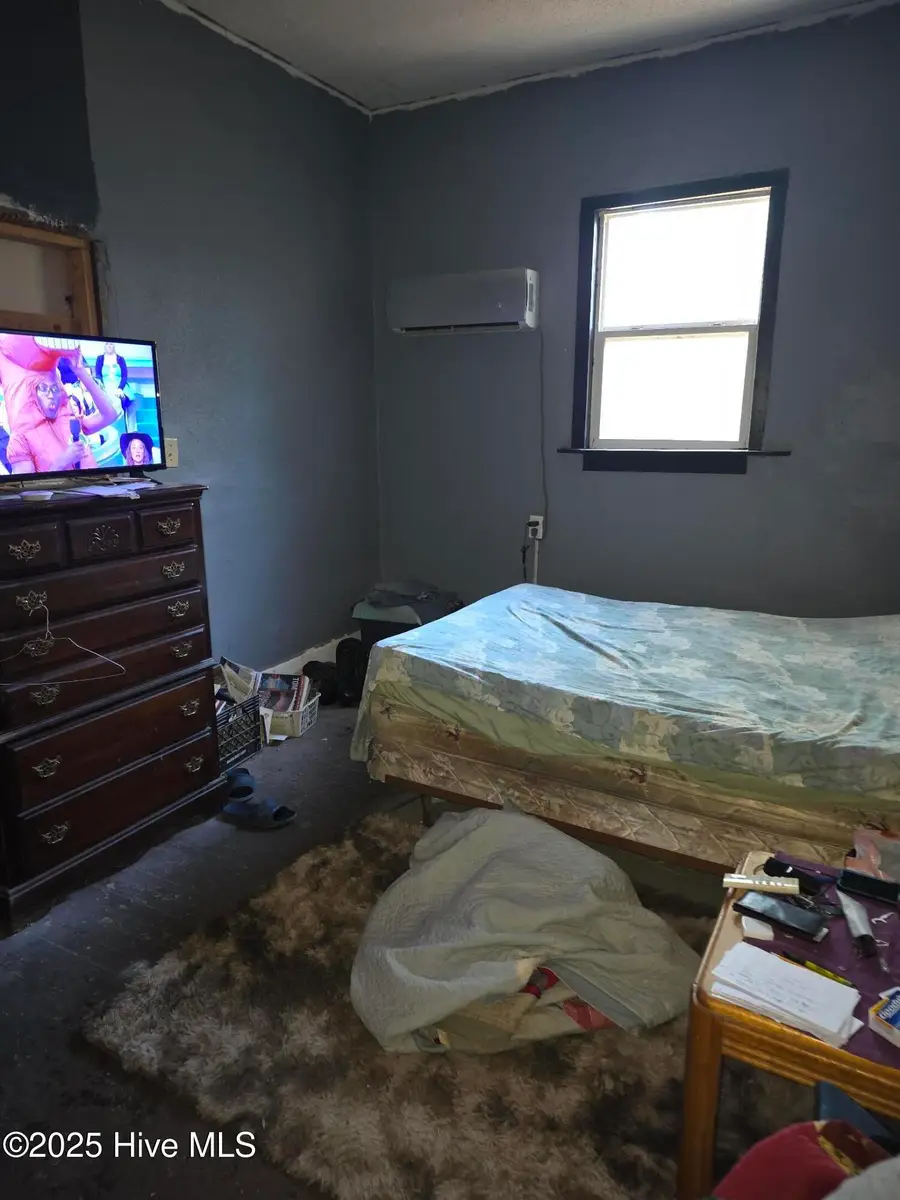 1102 Dickinson Avenue, Greenville, NC 27834 - Image #2