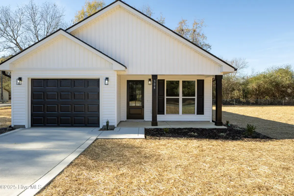 304 S West Street, Roseboro, NC 28382 - Image #1