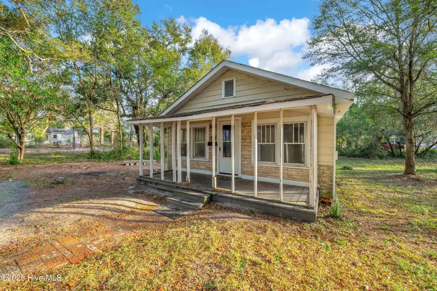 610 N Caswell Avenue, Southport, NC 28461 - Image #2