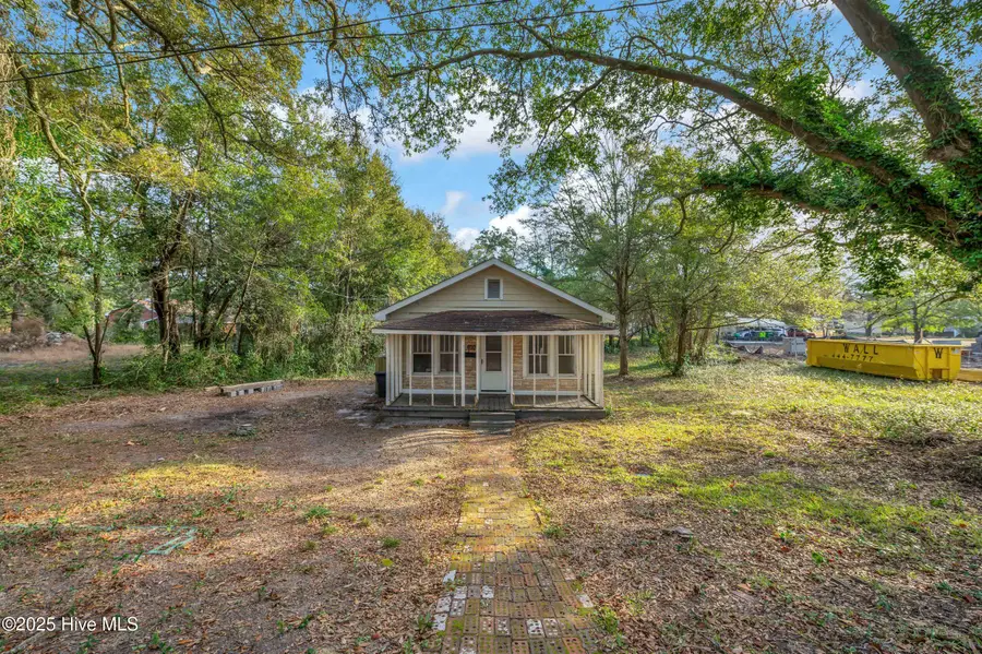 610 N Caswell Avenue, Southport, NC 28461 - Image #3