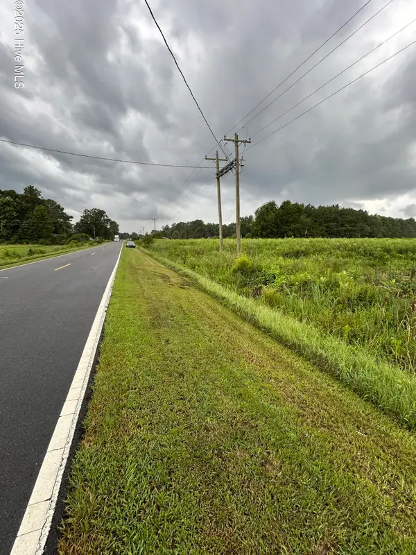 2 Hc Powers Road, Wallace, NC 28466