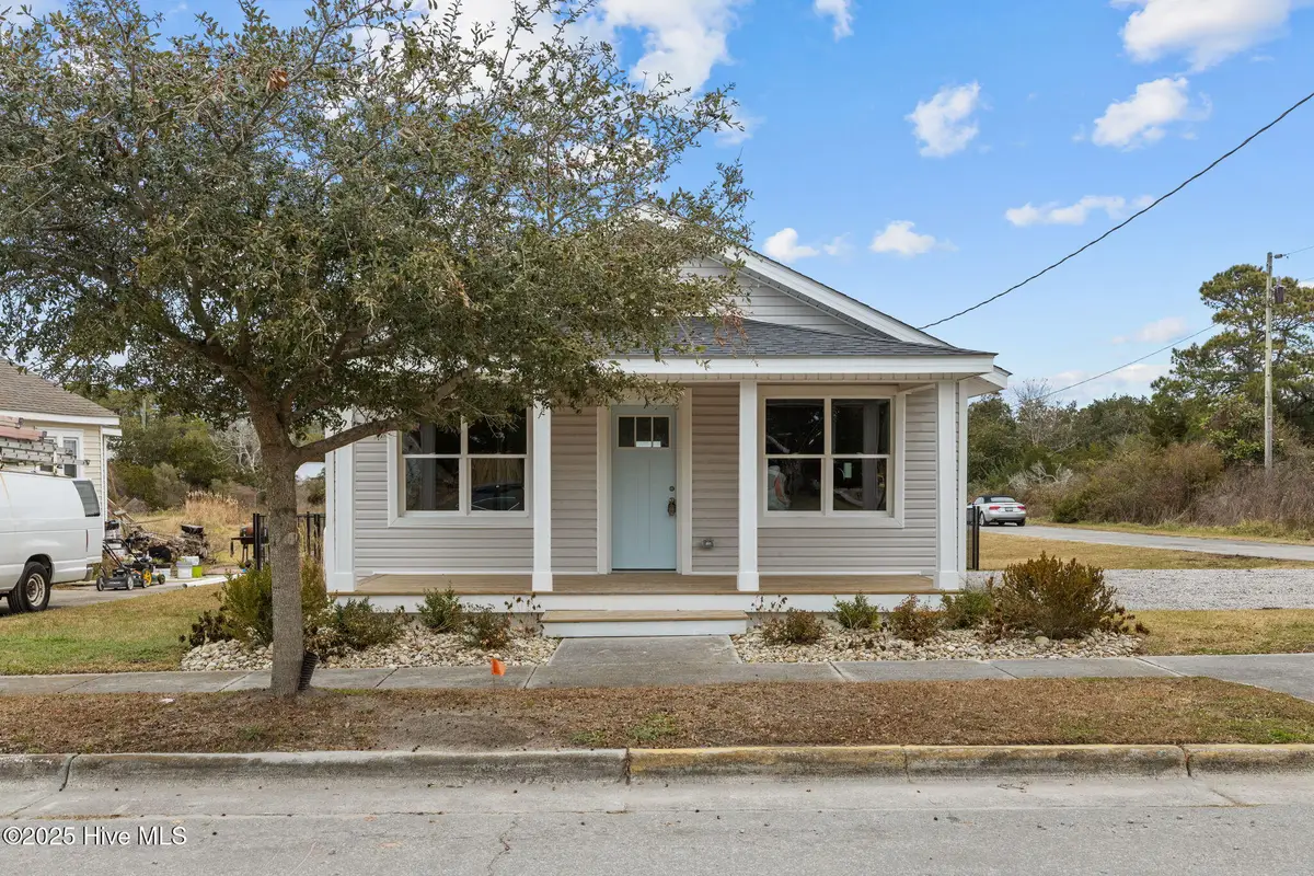 613 Mulberry Street, Beaufort, NC 28516 - Image #1