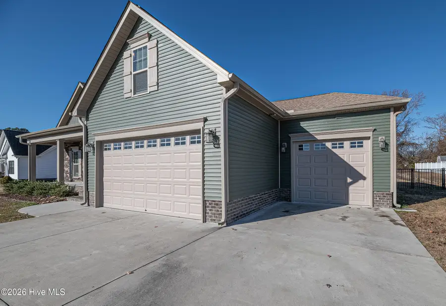 984 Whiskey Court, Grimesland, NC 27837 - Image #2