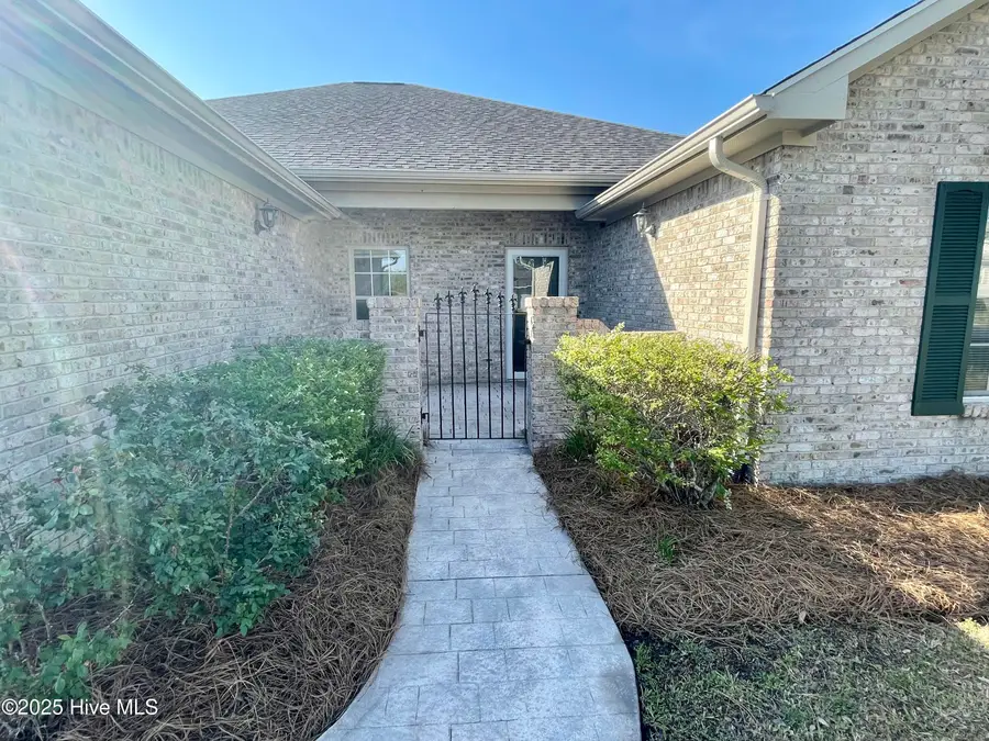 607 Castle Bay Drive, Hampstead, NC 28443 - Image #3