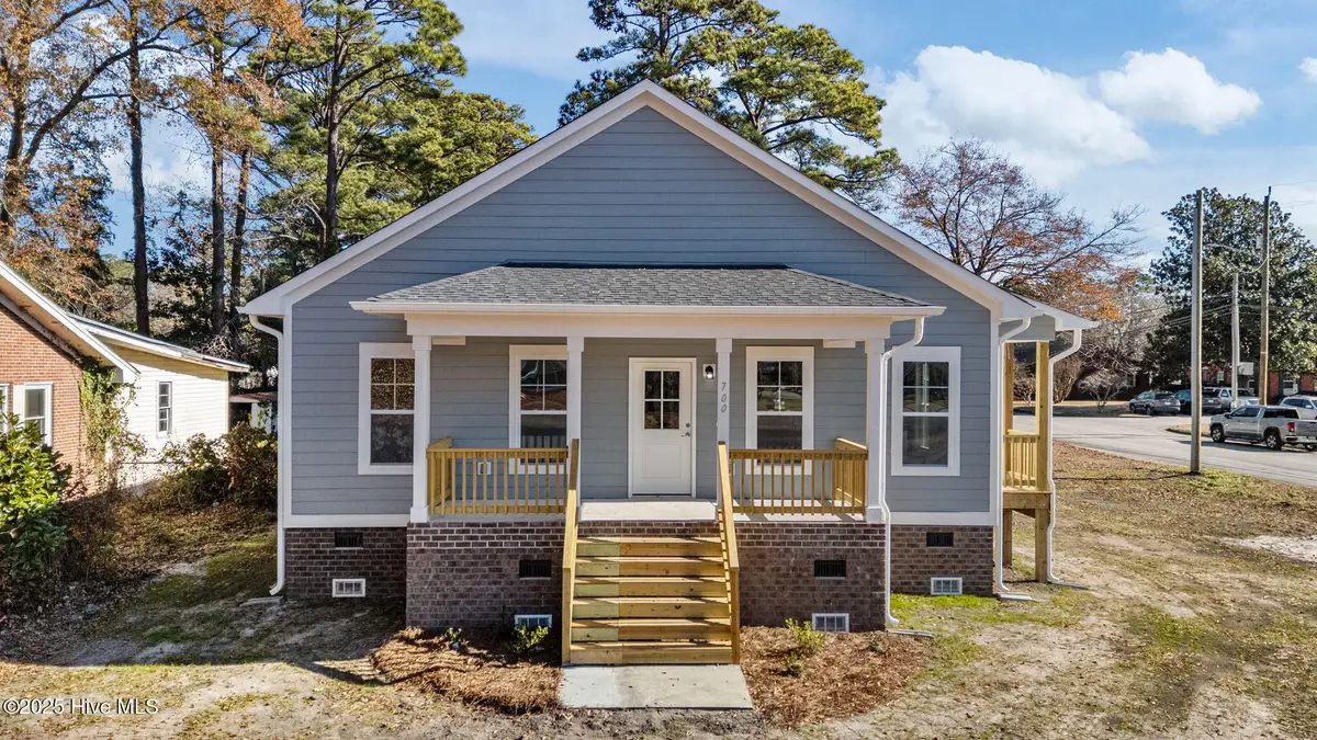 700 N Grace Avenue, New Bern, NC 28562 - Image #1