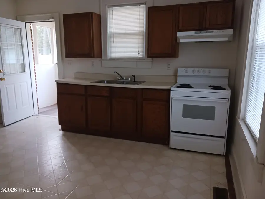 101 W Highland Avenue, Kinston, NC 28501 - Image #3