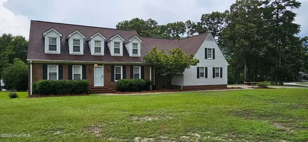 101 W Arrowhead Drive, Clinton, NC 28328