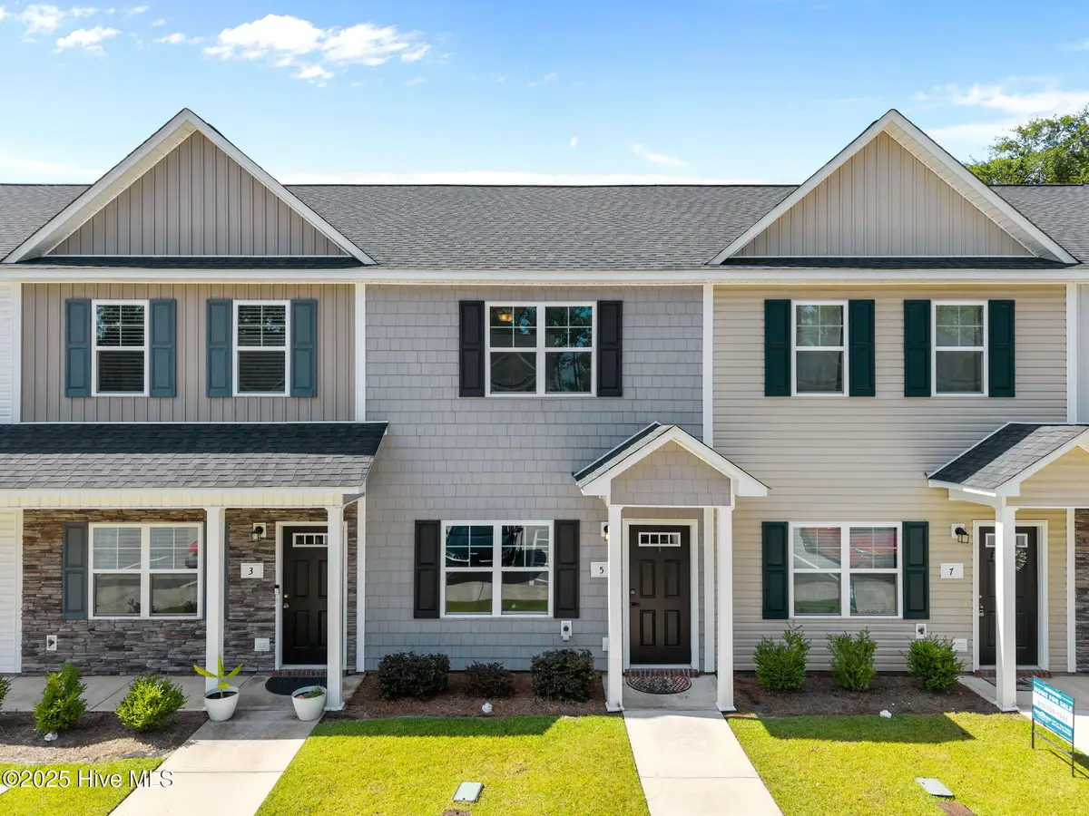 5 Jaydn Drive W, Jacksonville, NC 28546 - Image #1