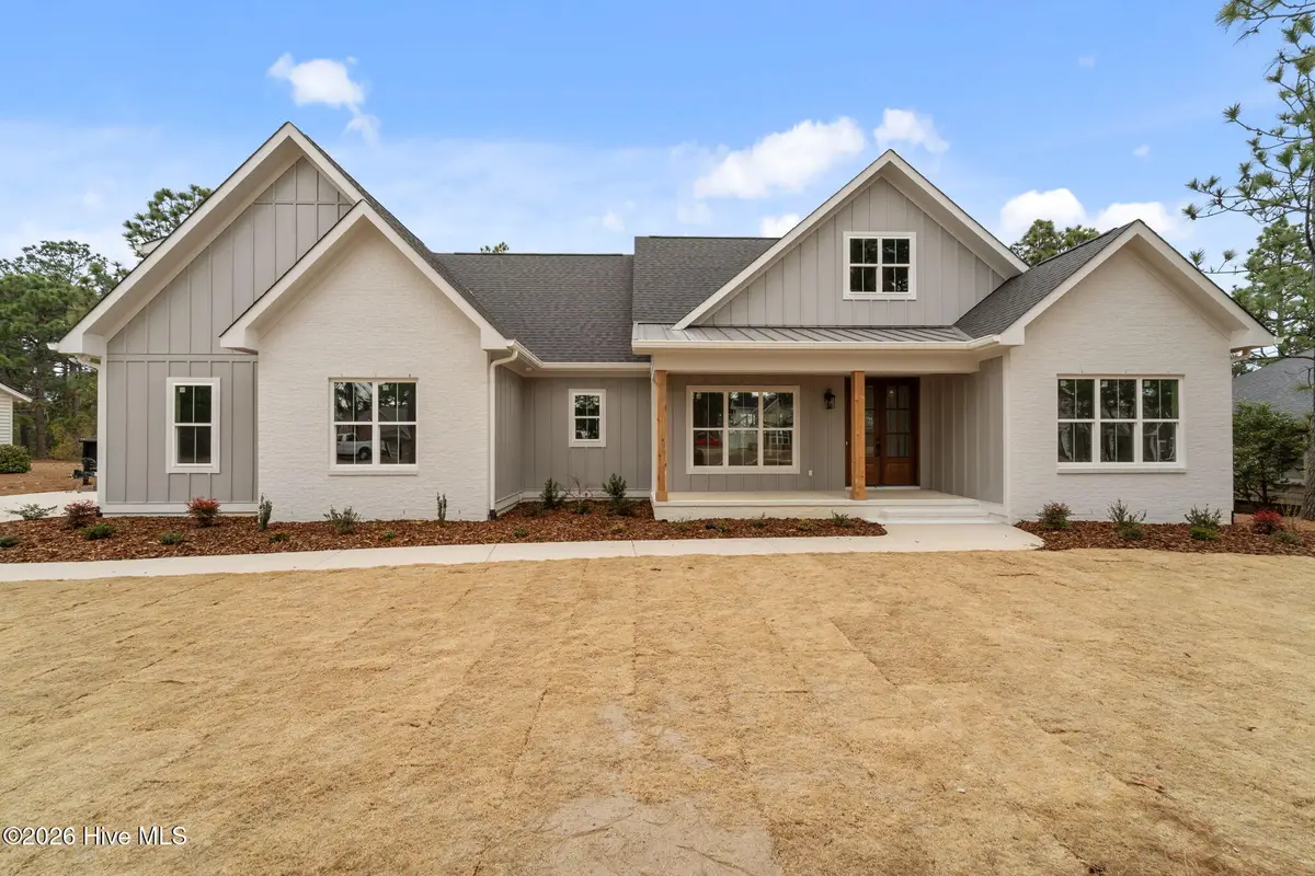 204 Longleaf Drive, West End, NC 27376 - Image #1