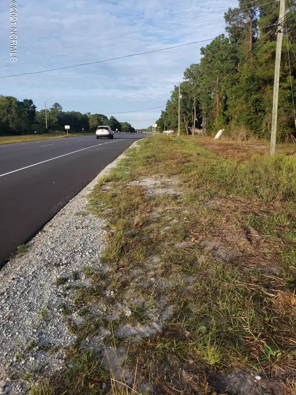 17 Hwy, Hampstead, NC 28443