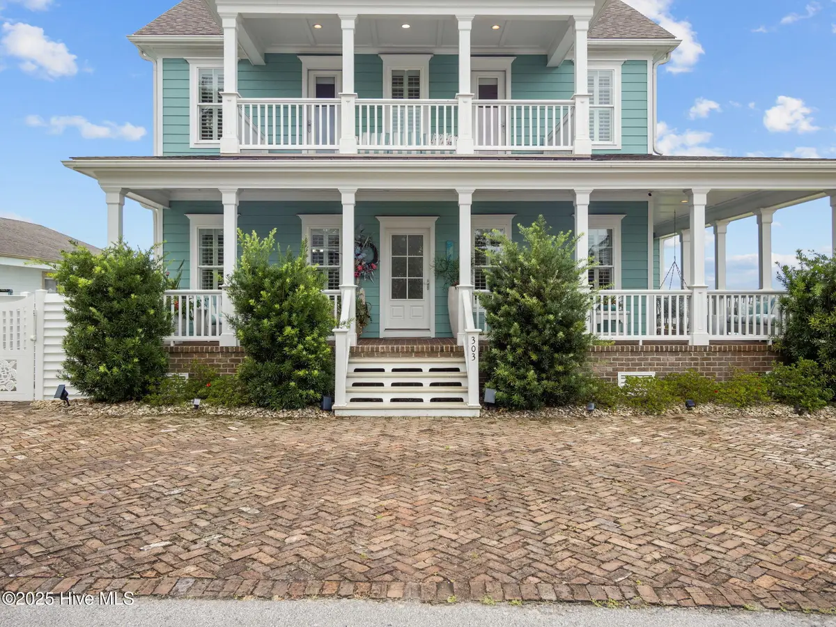 303 S Elm Street, Swansboro, NC 28584 - Image #1