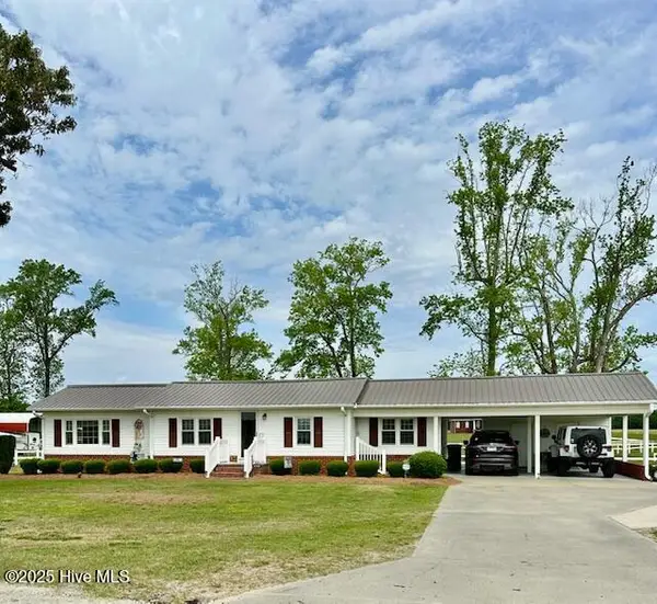 4998 Peacock Road, Whiteville, NC 28472
