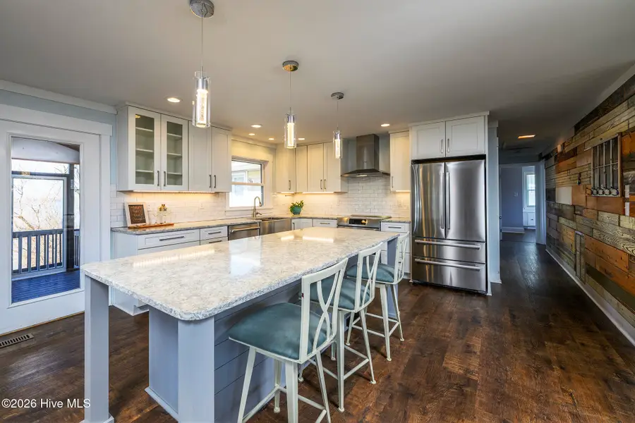 321 Riverside Drive, New Bern, NC 28560 - #2