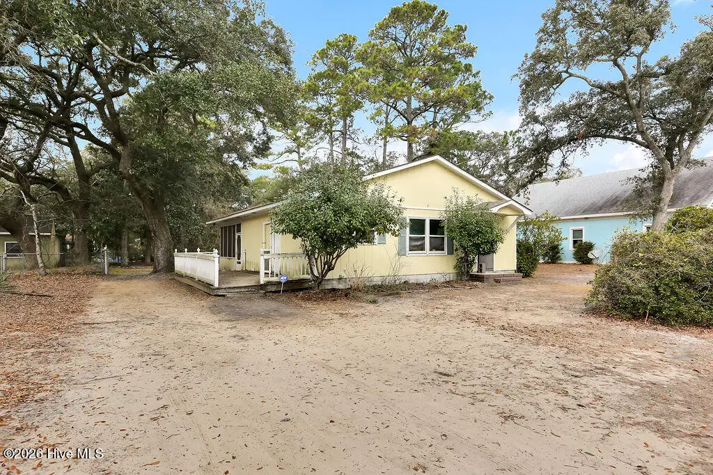 417 E Leonard Street, Southport, NC 28461 - #1