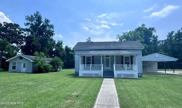 305 E Oak Street, Lake Waccamaw, NC 28450