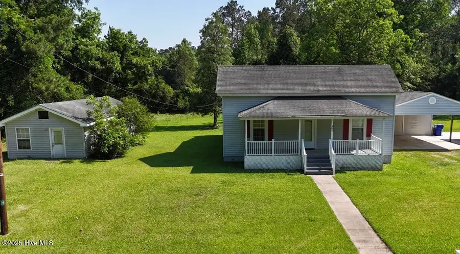 305 E Oak Street, Lake Waccamaw, NC 28450 - #2