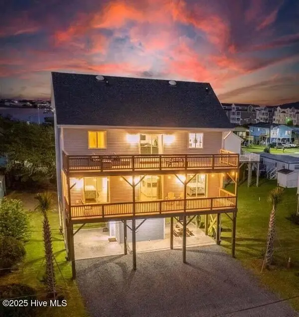 8020 8th Street, Surf City, NC 28445