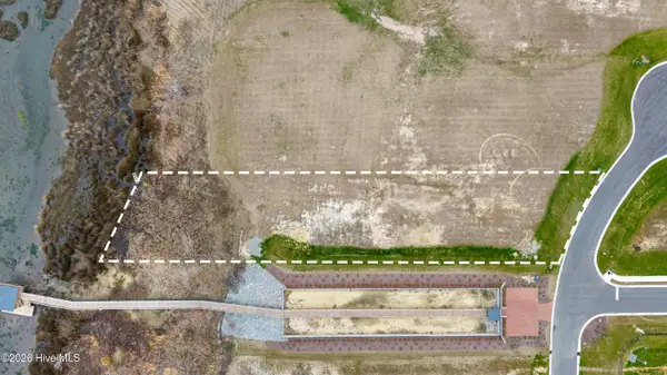 106 S Glimmering Glass Lane, Hampstead, NC 28443