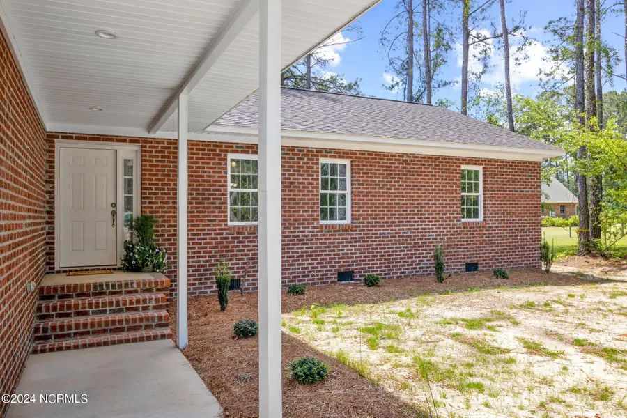 216 Coastal Drive, Washington, NC 27889 - #2