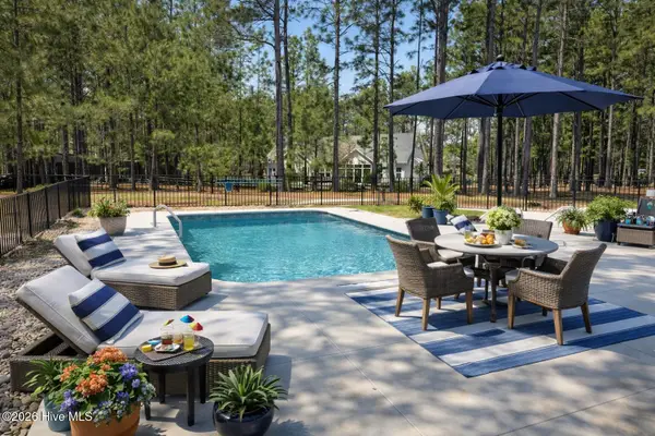 102 Roxburgh Court, West End, NC 27376