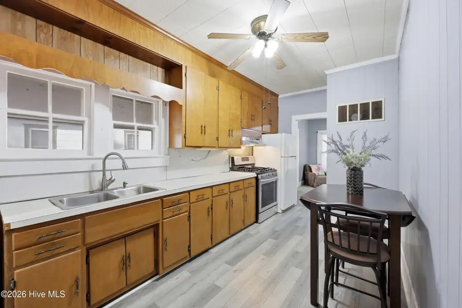 914 Johnston Street, Edenton, NC 27932 - #3