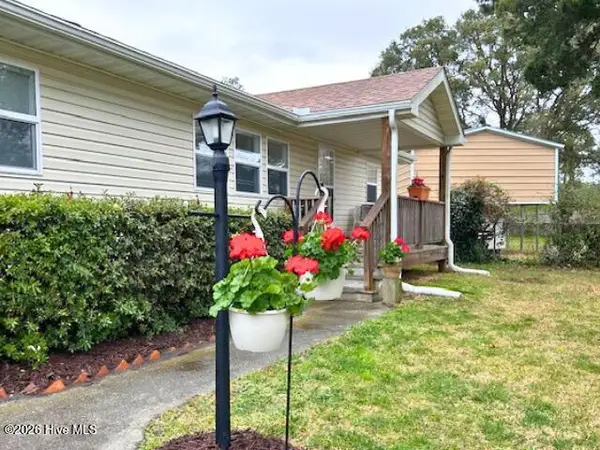 200 1st Street, Hampstead, NC 28443