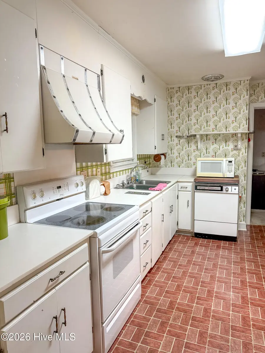 703 W 27th Street, Lumberton, NC 28358 - #3