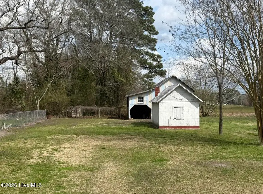 302 N Main Street, Cove City, NC 28523 - #2