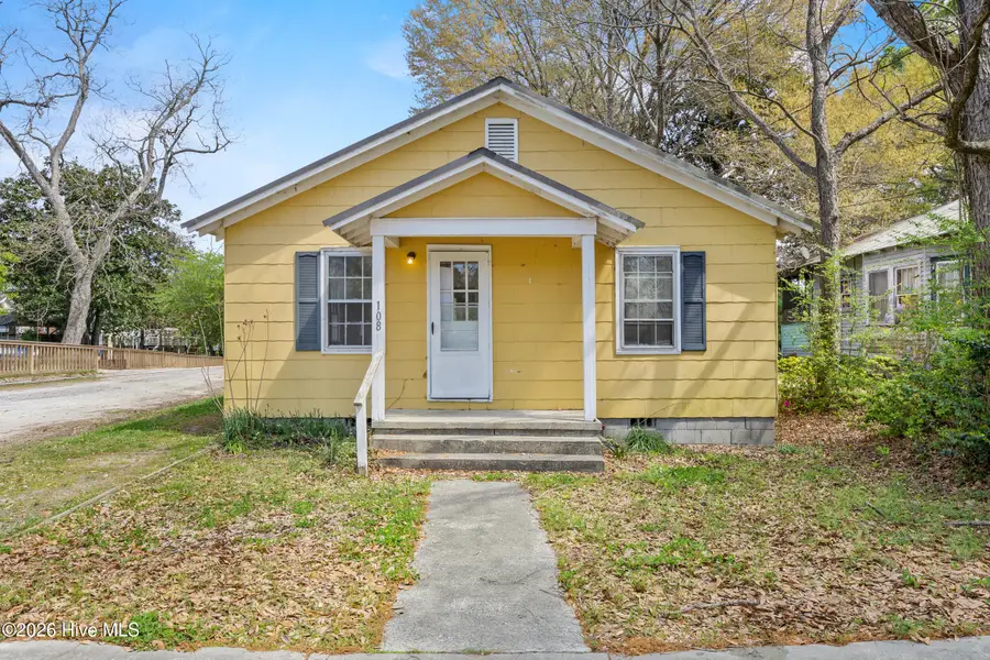 108 N Dickerson Street #6, Burgaw, NC 28425 - #2