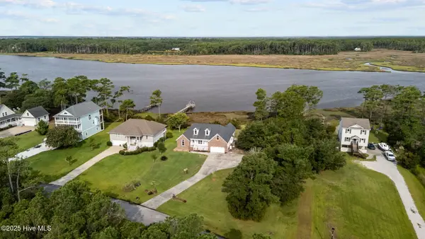 413 Pelican Harbor Road, Beaufort, NC 28516