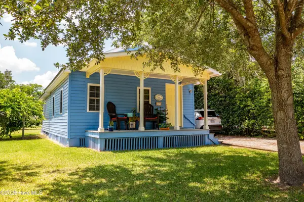 409 High Street, Oriental, NC 28571