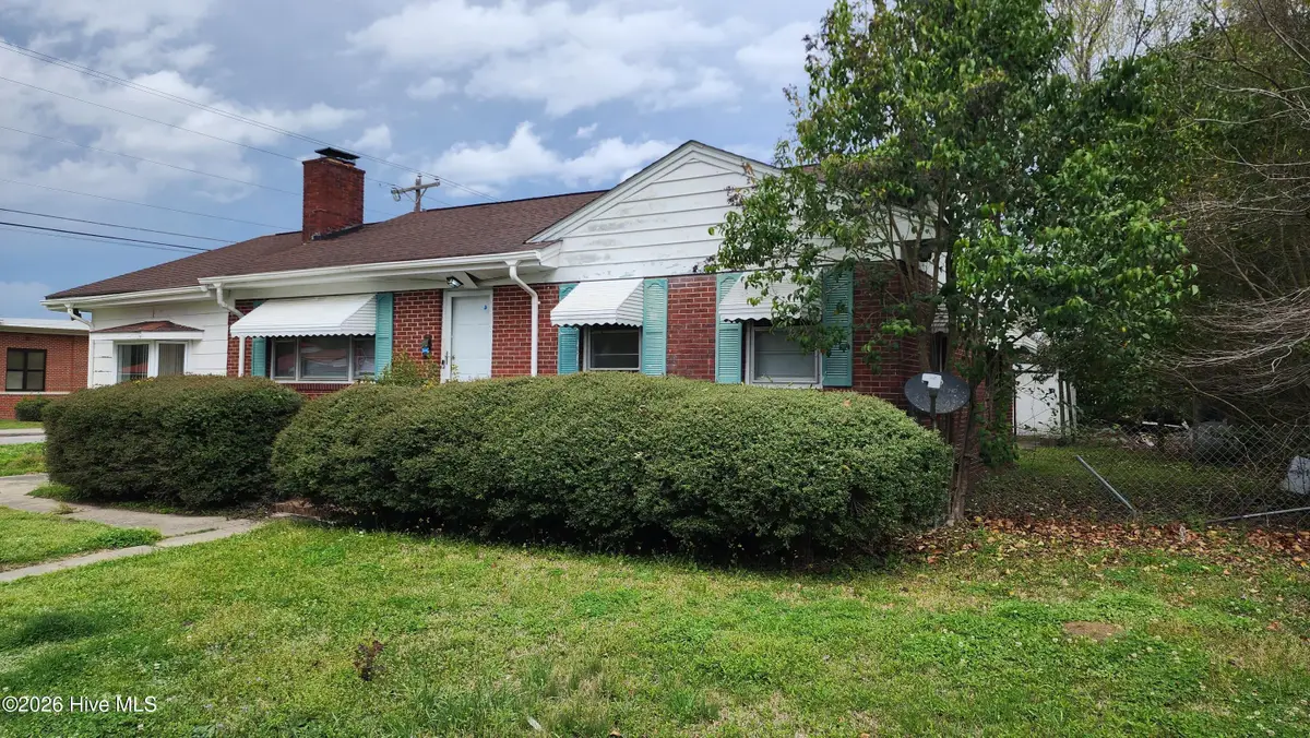 322 W Columbus Street, Whiteville, NC 28472 - #1