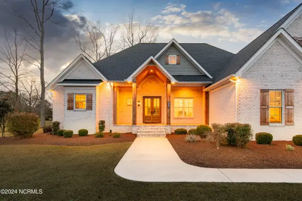 2841 Landing Circle, Grimesland, NC 27837