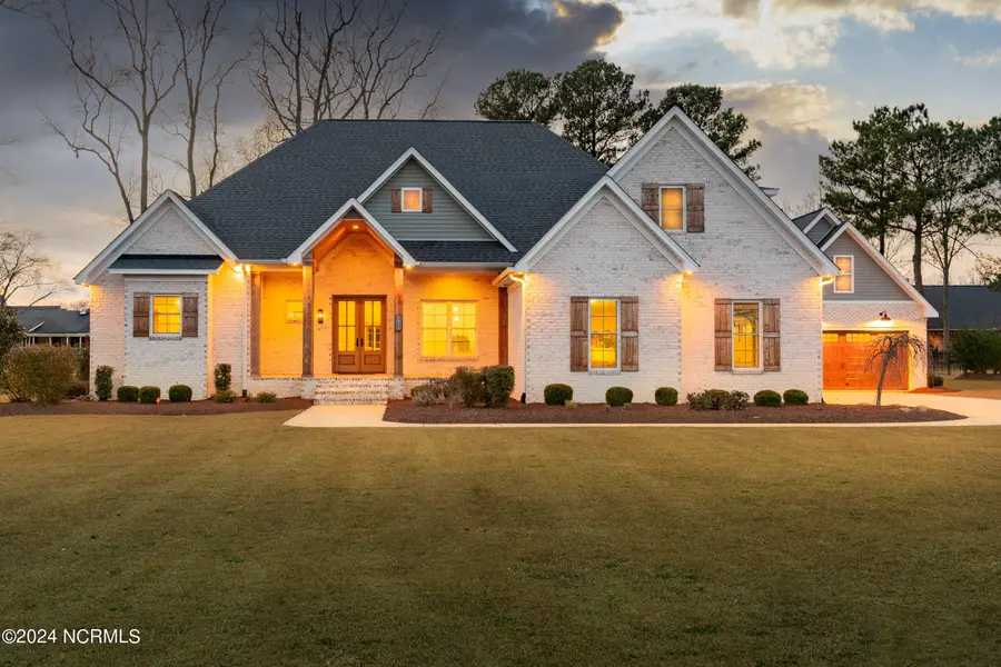 2841 Landing Circle, Grimesland, NC 27837 - #2