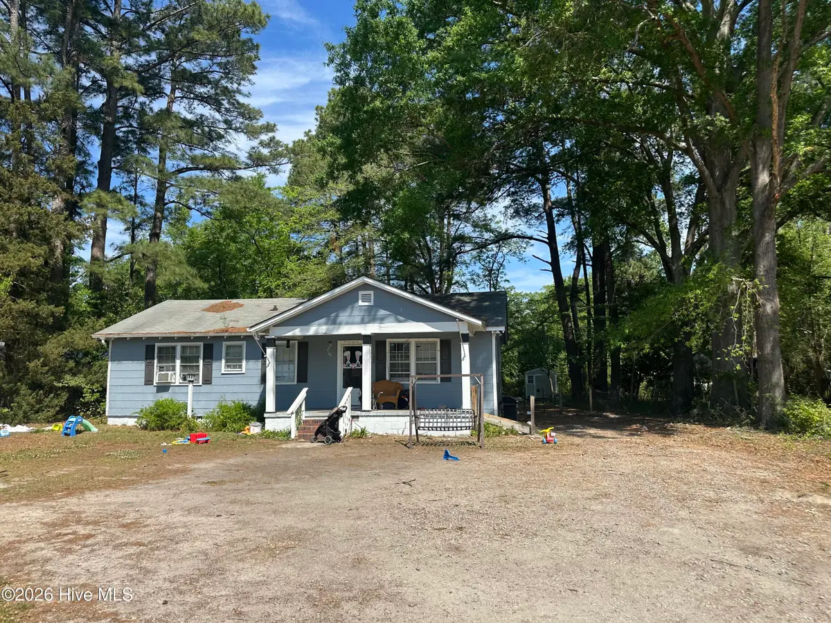 414 Yadkin Avenue, Laurinburg, NC 28352 - #1