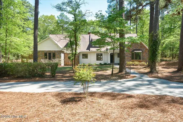 141 Bridgewater Drive, Southern Pines, NC 28387