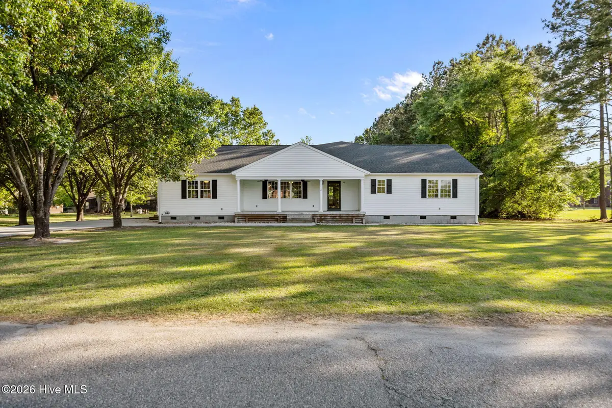 113 Stuart Avenue, Lake Waccamaw, NC 28450 - #1