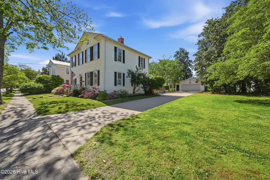 215 W Queen Street, Edenton, NC 27932 - #2