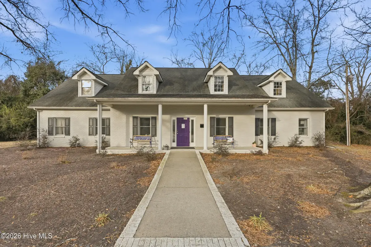 312 W Queen Street, Edenton, NC 27932 - #1