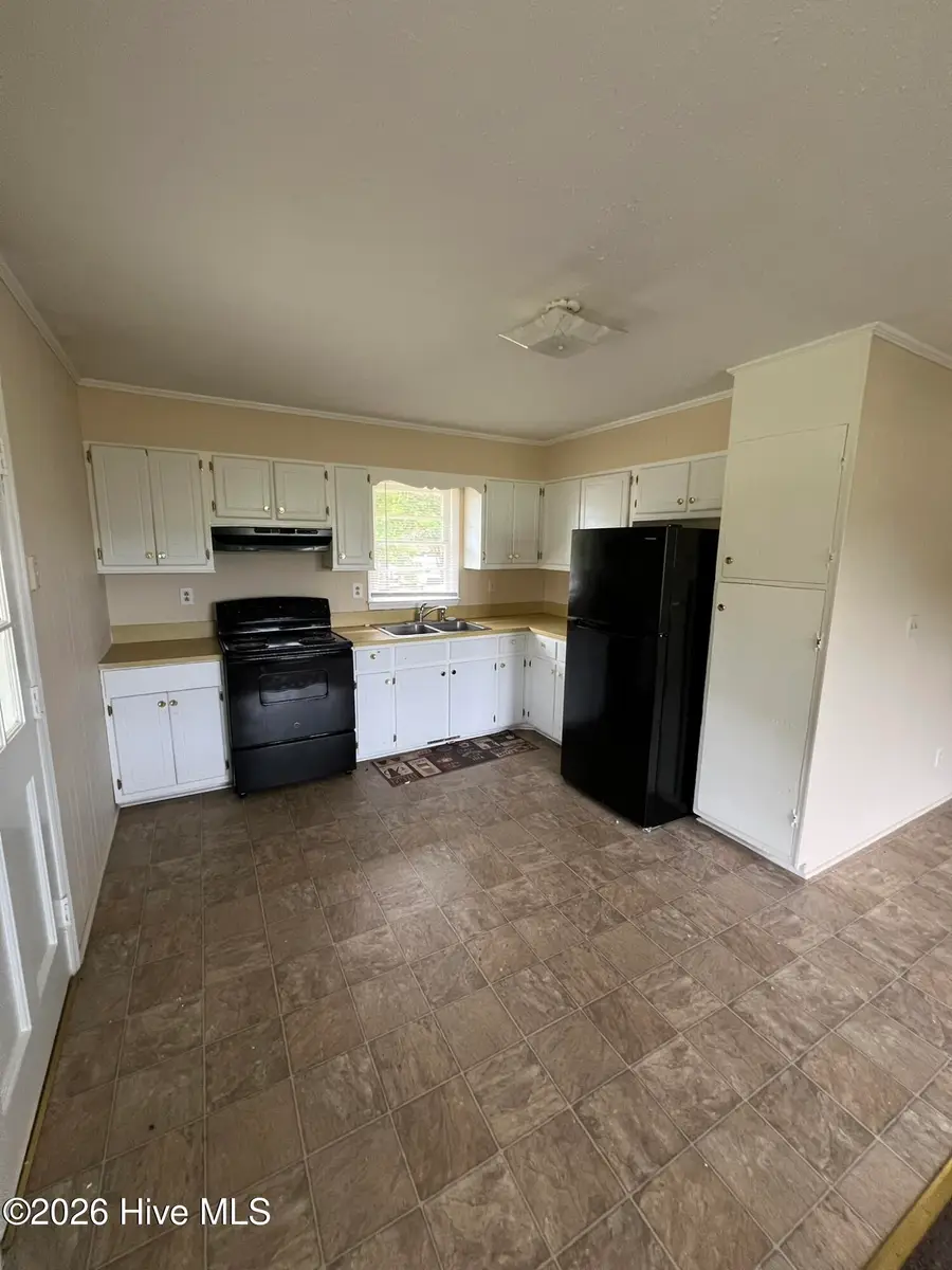 809 Fox Street, Elizabethtown, NC 28337 - #3