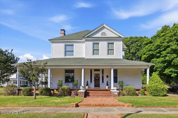 218 W College Street, Mount Olive, NC 28365