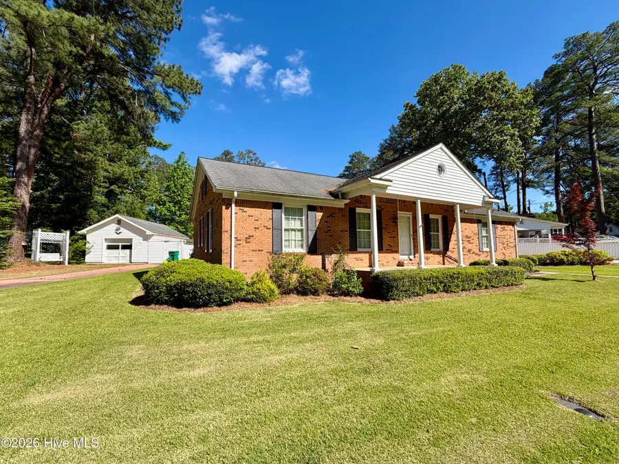 408 W Woodlawn Drive, Williamston, NC 27892 - #2