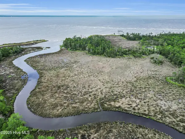 681 Sandy Point Drive N, Beaufort, NC 28516