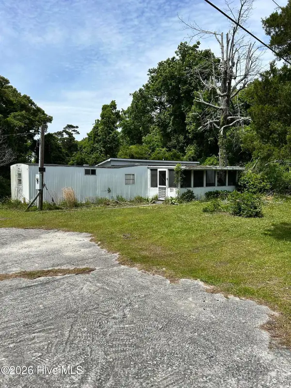 496 Queens Creek Road, Hubert, NC 28539