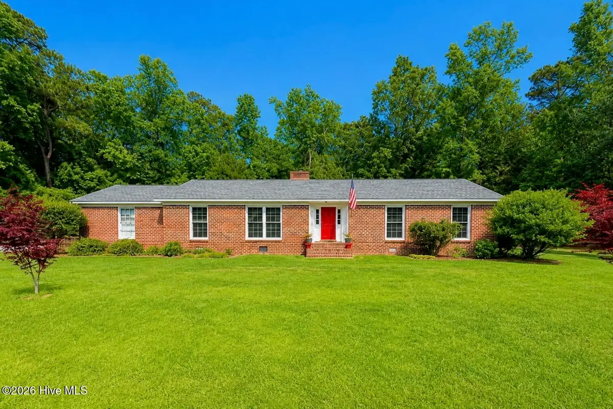 305 Lakeview Avenue, Lake Waccamaw, NC 28450 - #1
