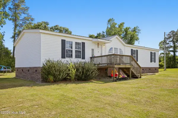 233 Baysden Pond Road, Chinquapin, NC 28521