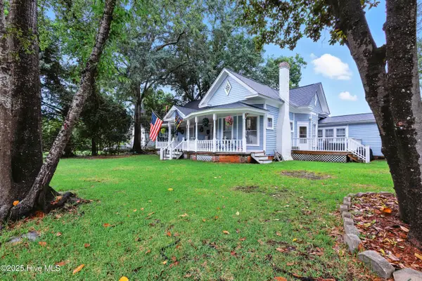 207 S Walker Street, Burgaw, NC 28425