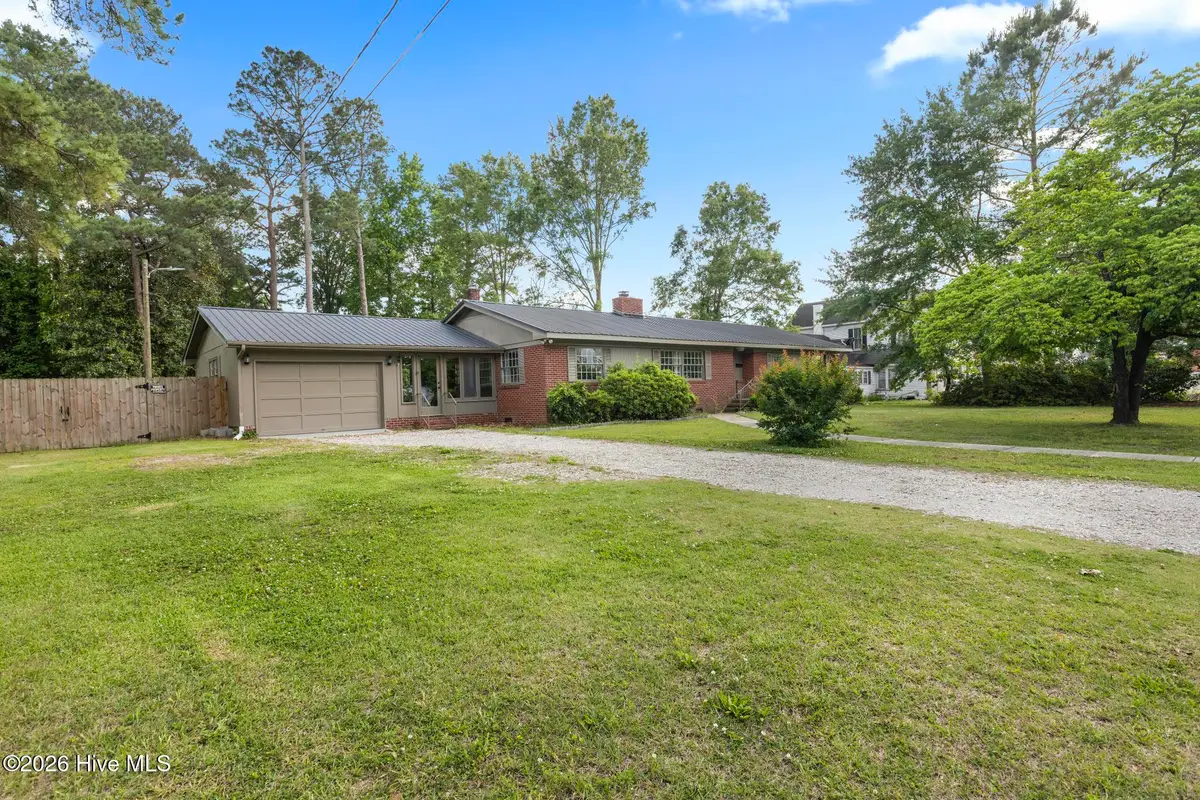 310 E Cliff Street, Wallace, NC 28466 - #1