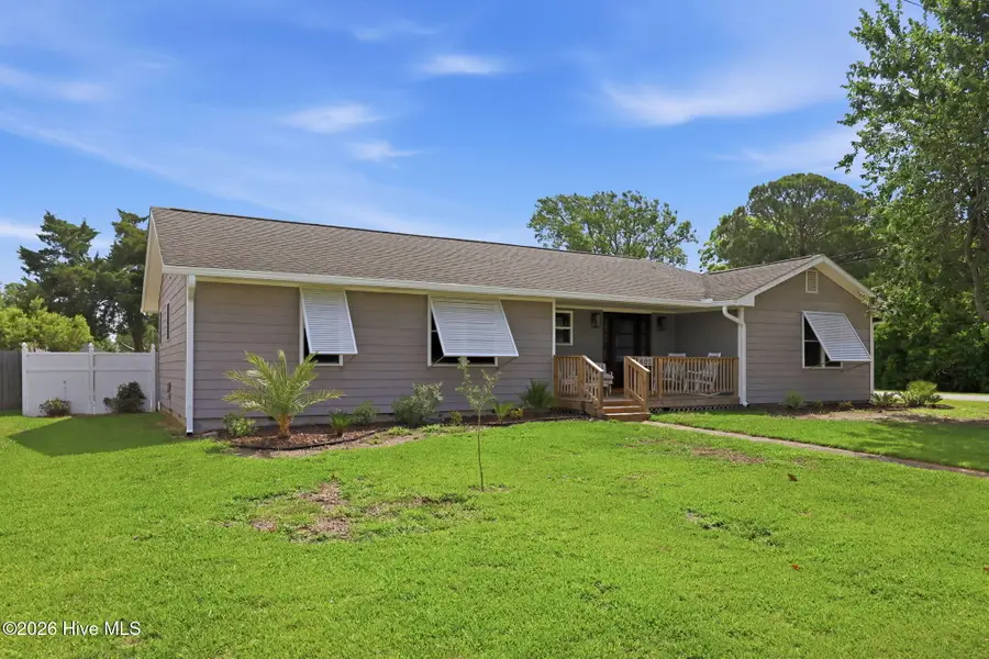 602 W Broad Street, Swansboro, NC 28584 - #2