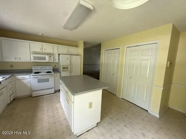 4511 Rivershore Drive, New Bern, NC 28560 - #3